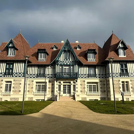 Dans Le Manoir Des Creuniers Avec Vue * Trouville-sur-Mer