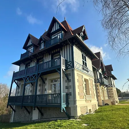 Dans Le Manoir Des Creuniers Avec Vue Apartmán